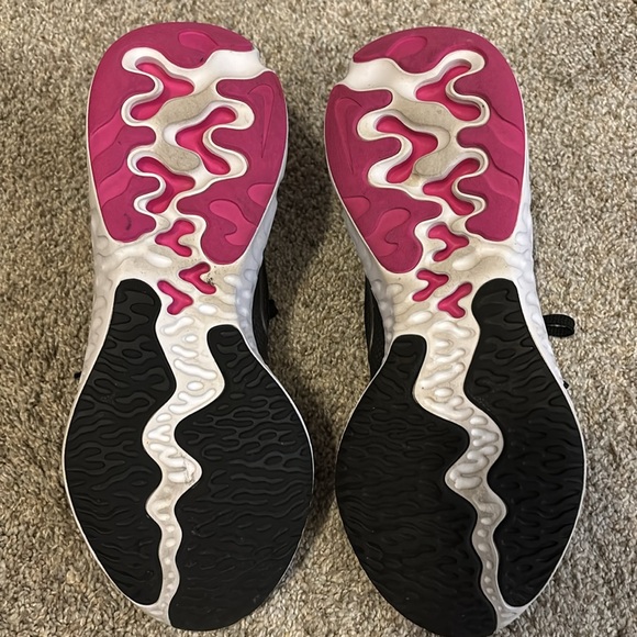 Nike Renew, Women's size 9, worn a couple times, like new condition - Picture 6 of 6